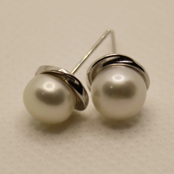 Genuine Freshwater Pearl Necklace and Earring Set - Picture 4 of 7